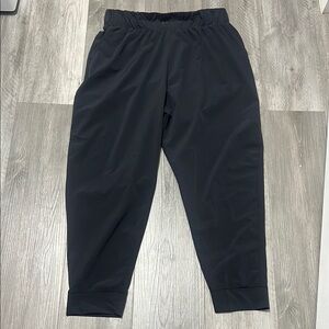 Nike women’s lightweight black joggers with pockets / size XL